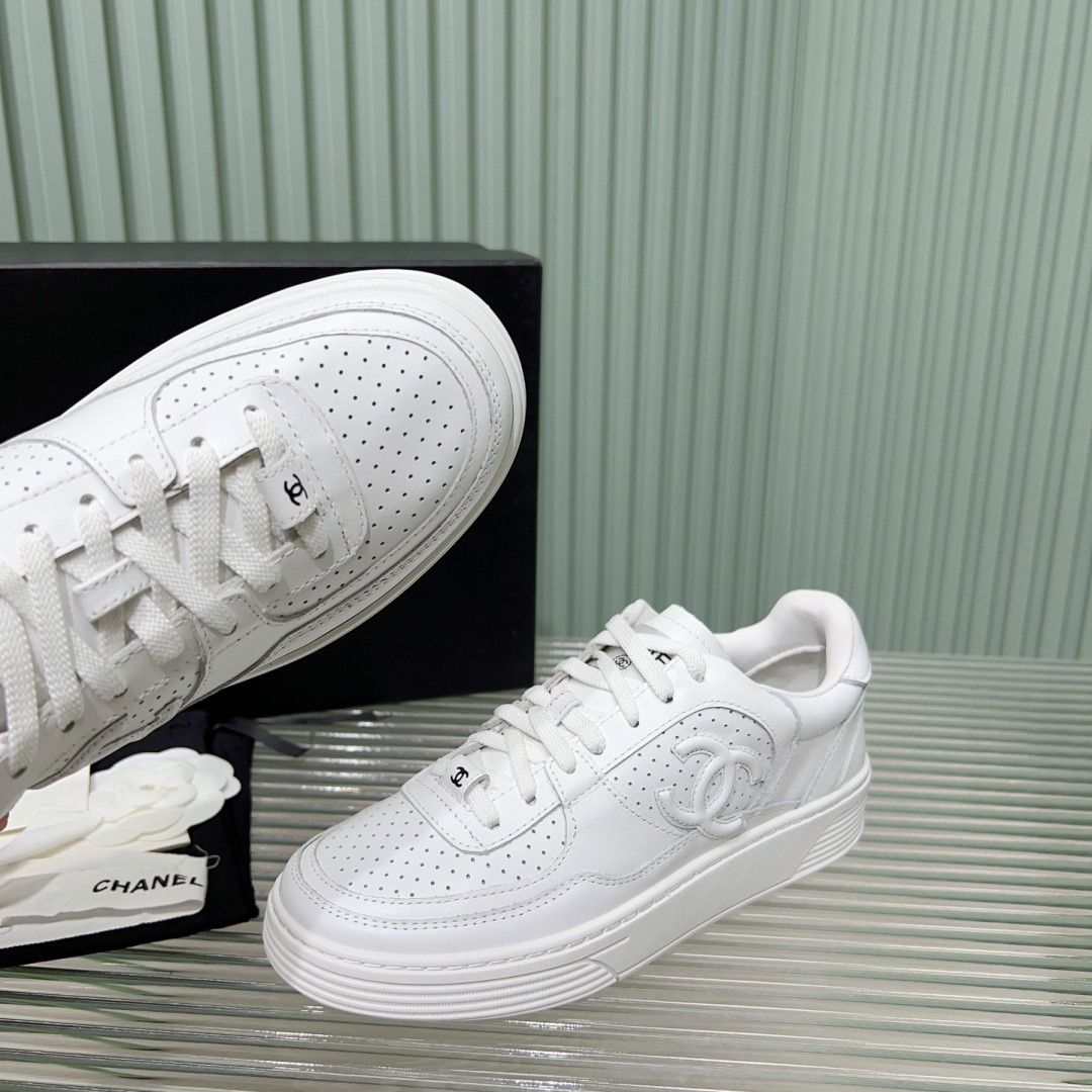 UA Ch**el SNEAKER