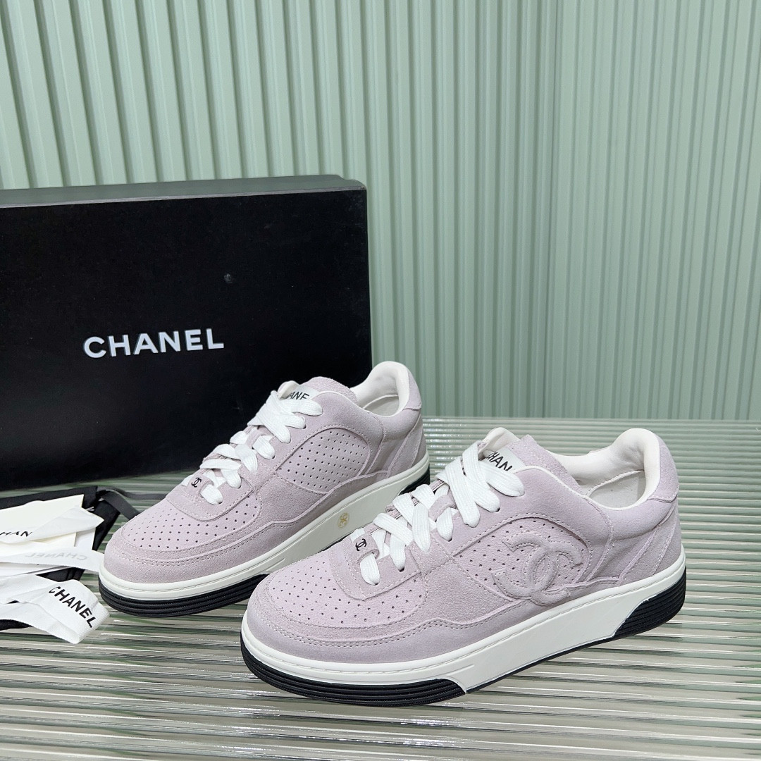 UA Ch**el SNEAKER