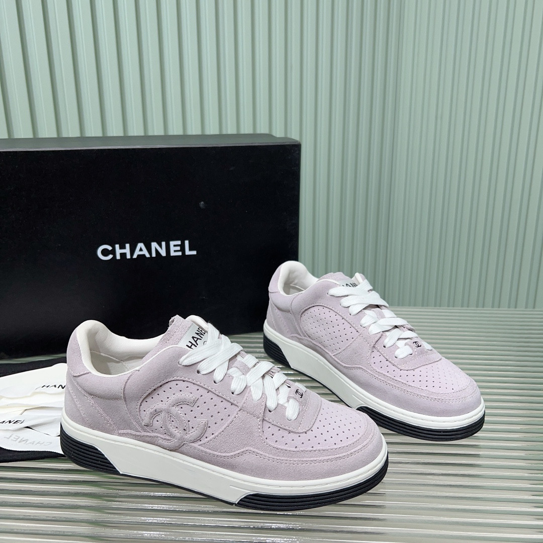 UA Ch**el SNEAKER