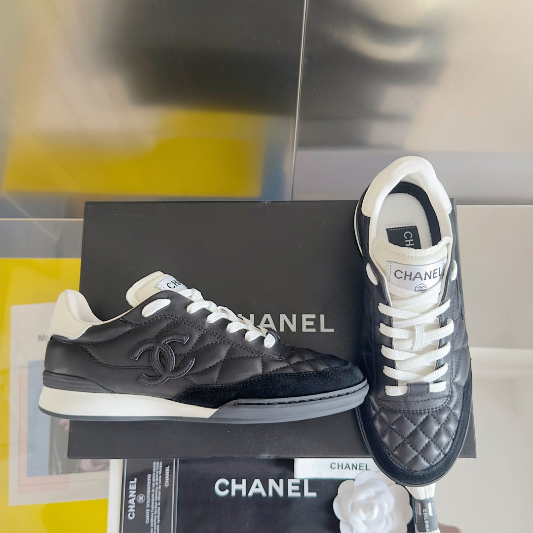 UA Ch**el SNEAKER