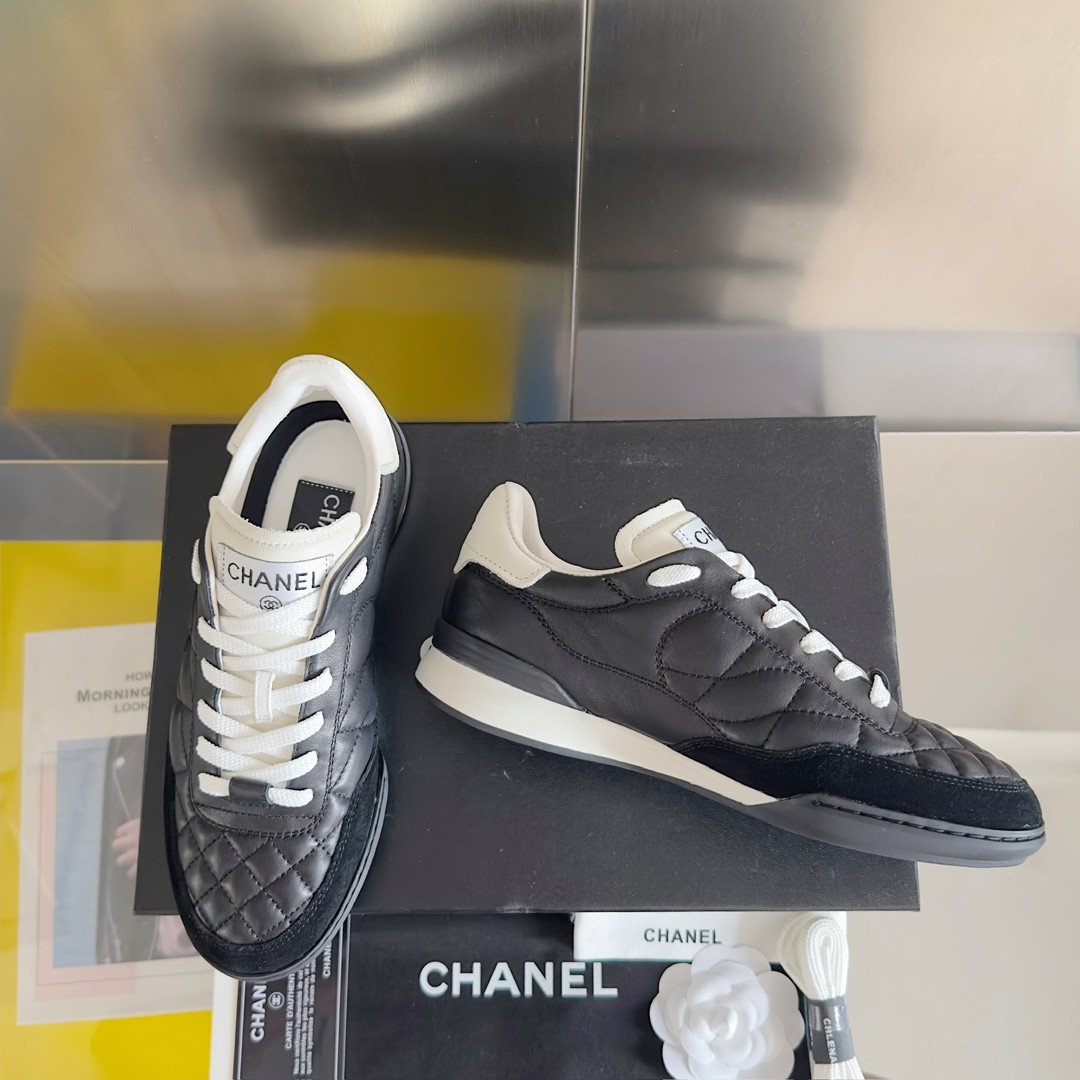 UA Ch**el SNEAKER