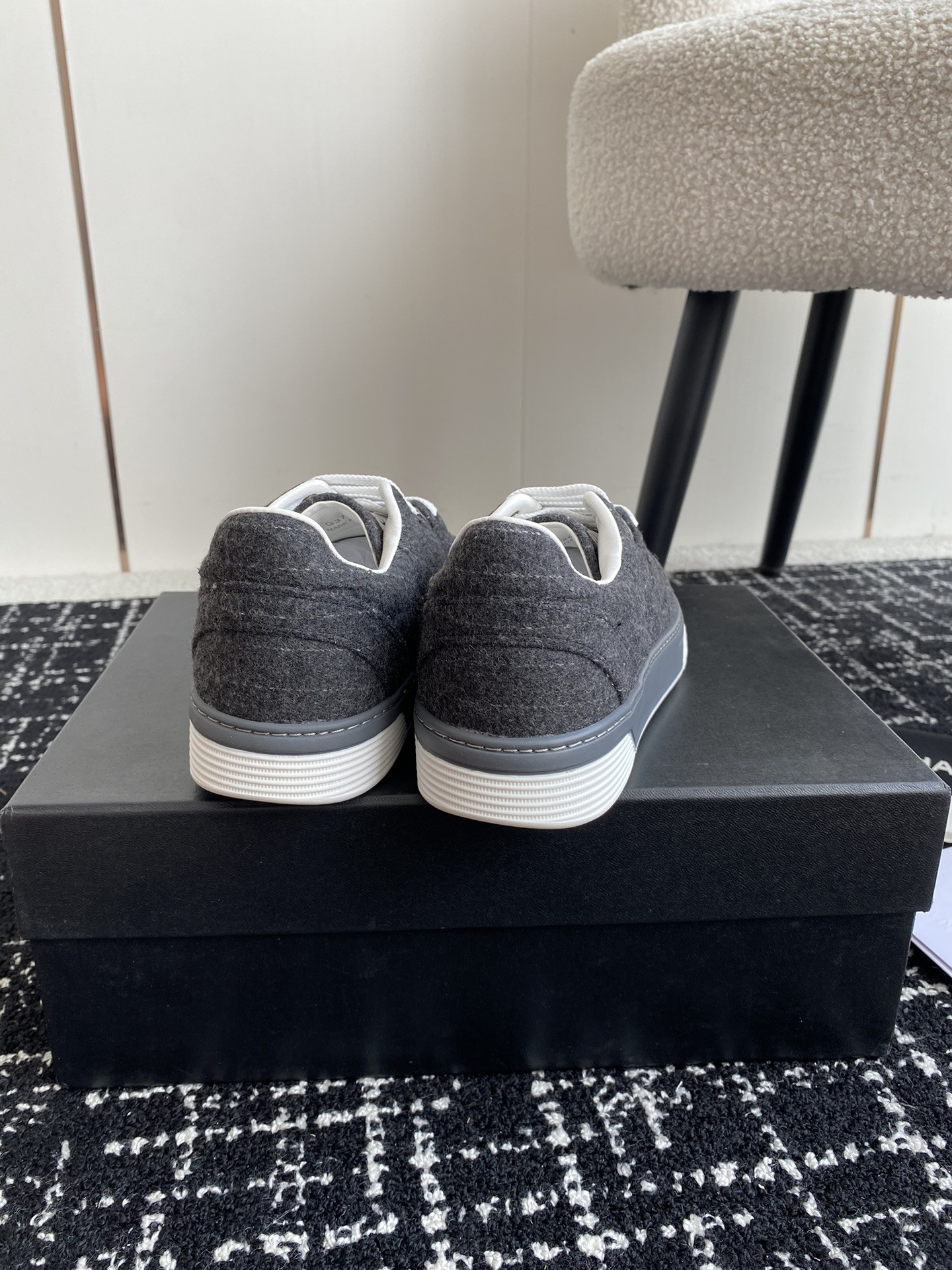 UA Ch**el SNEAKER
