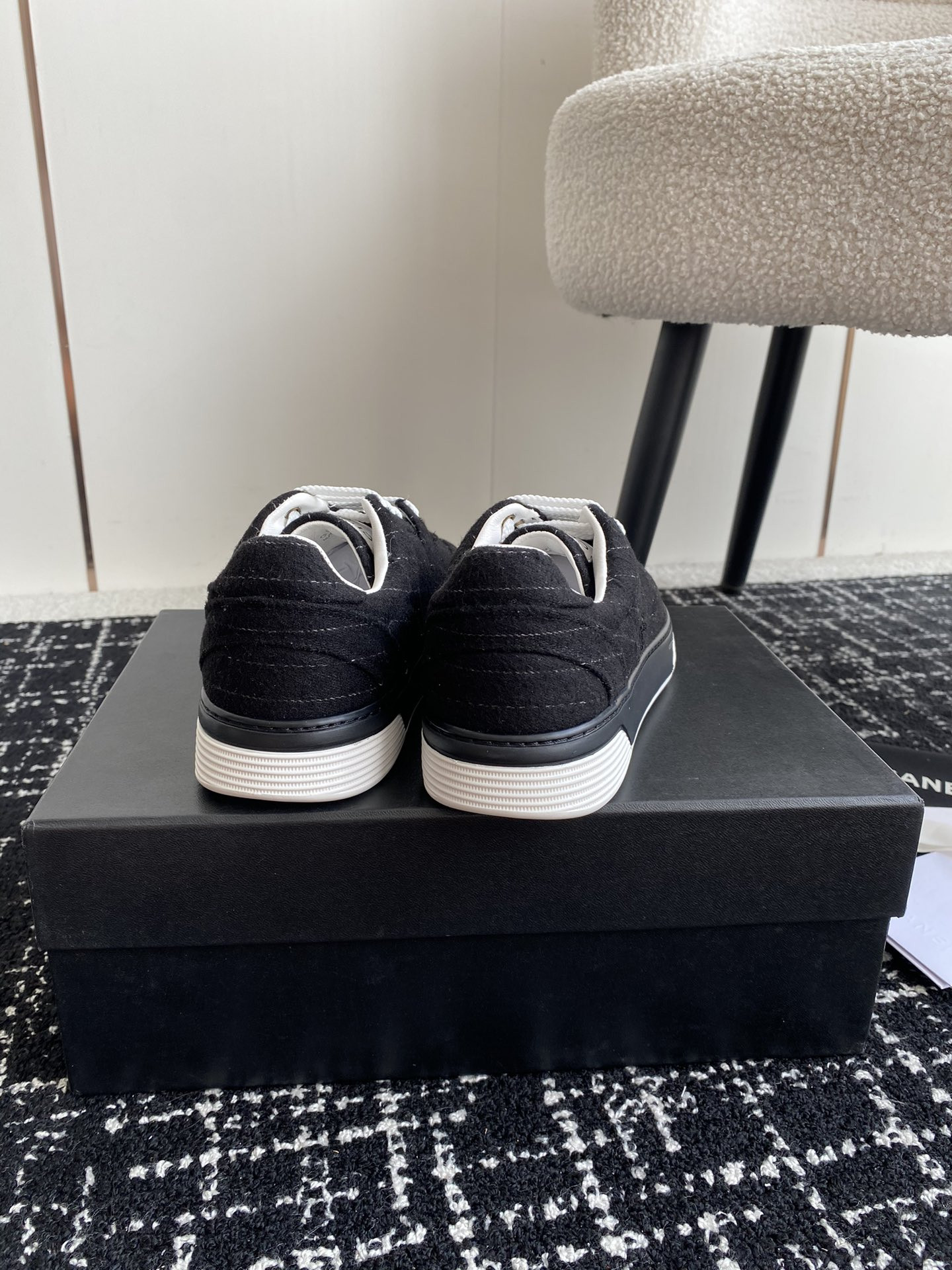 UA Ch**el SNEAKER