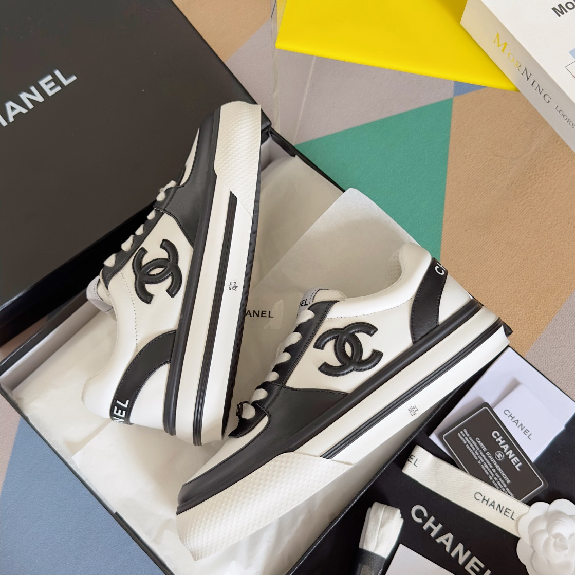 UA Ch**el SNEAKER