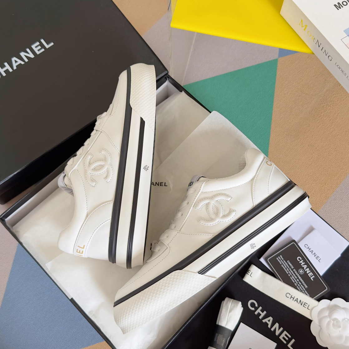 UA Ch**el SNEAKER