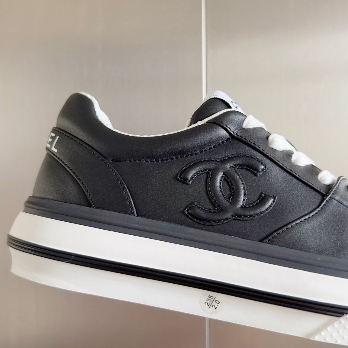 UA Ch**el SNEAKER