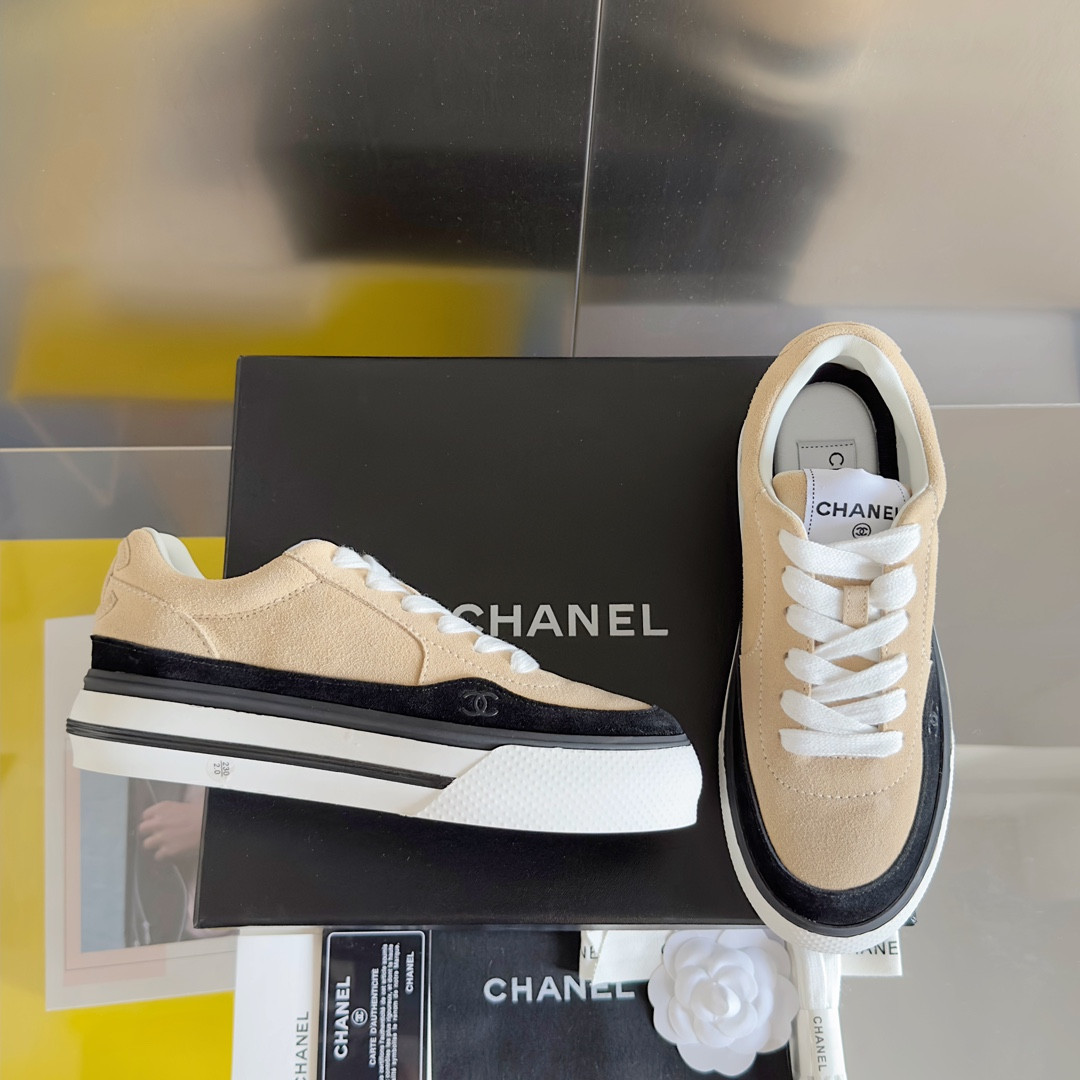 UA Ch**el SNEAKER
