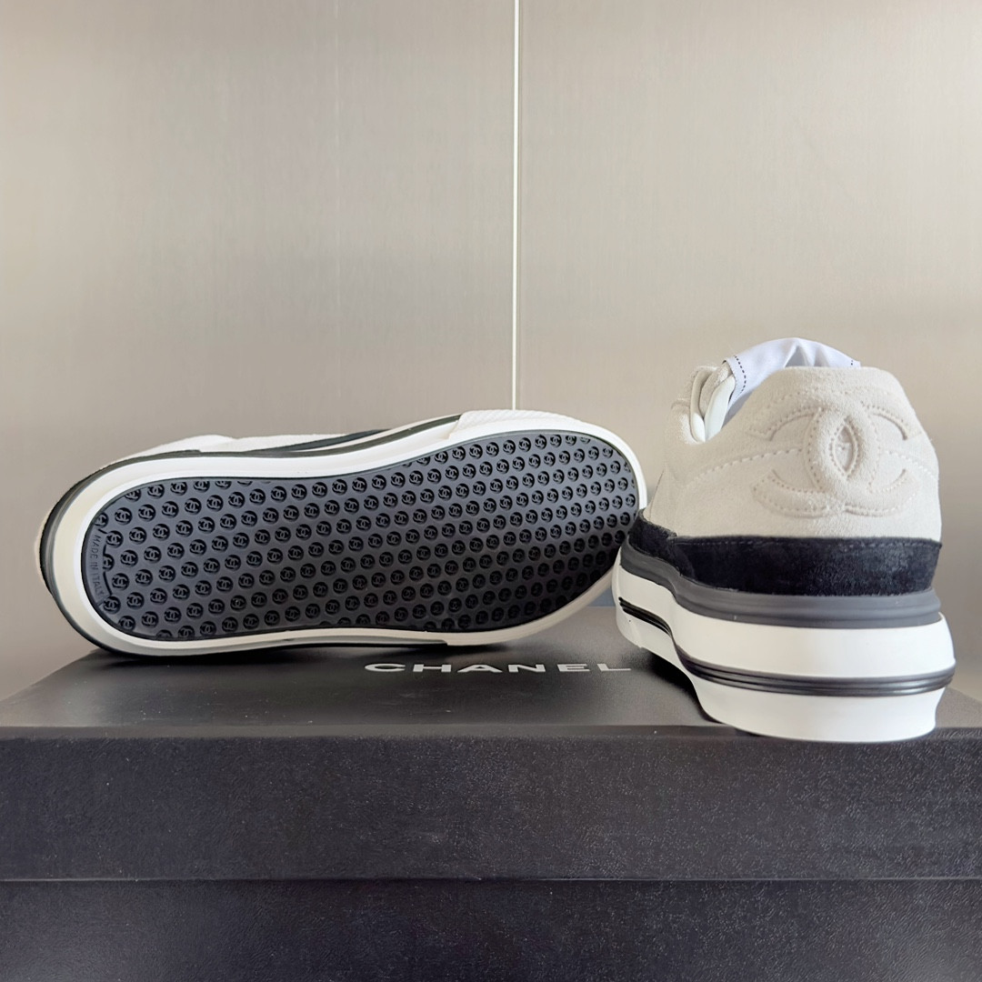 UA Ch**el SNEAKER