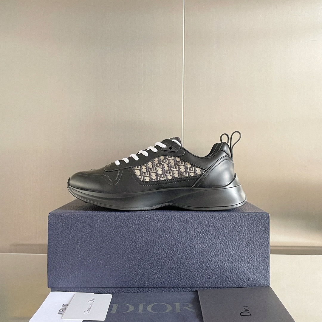 UA D10r B25 Runner Sneaker