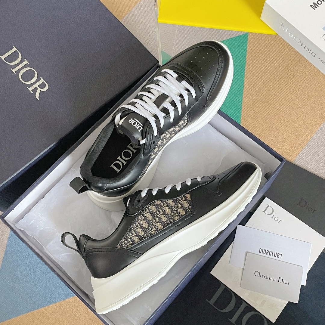 UA D10r B25 Runner Sneaker