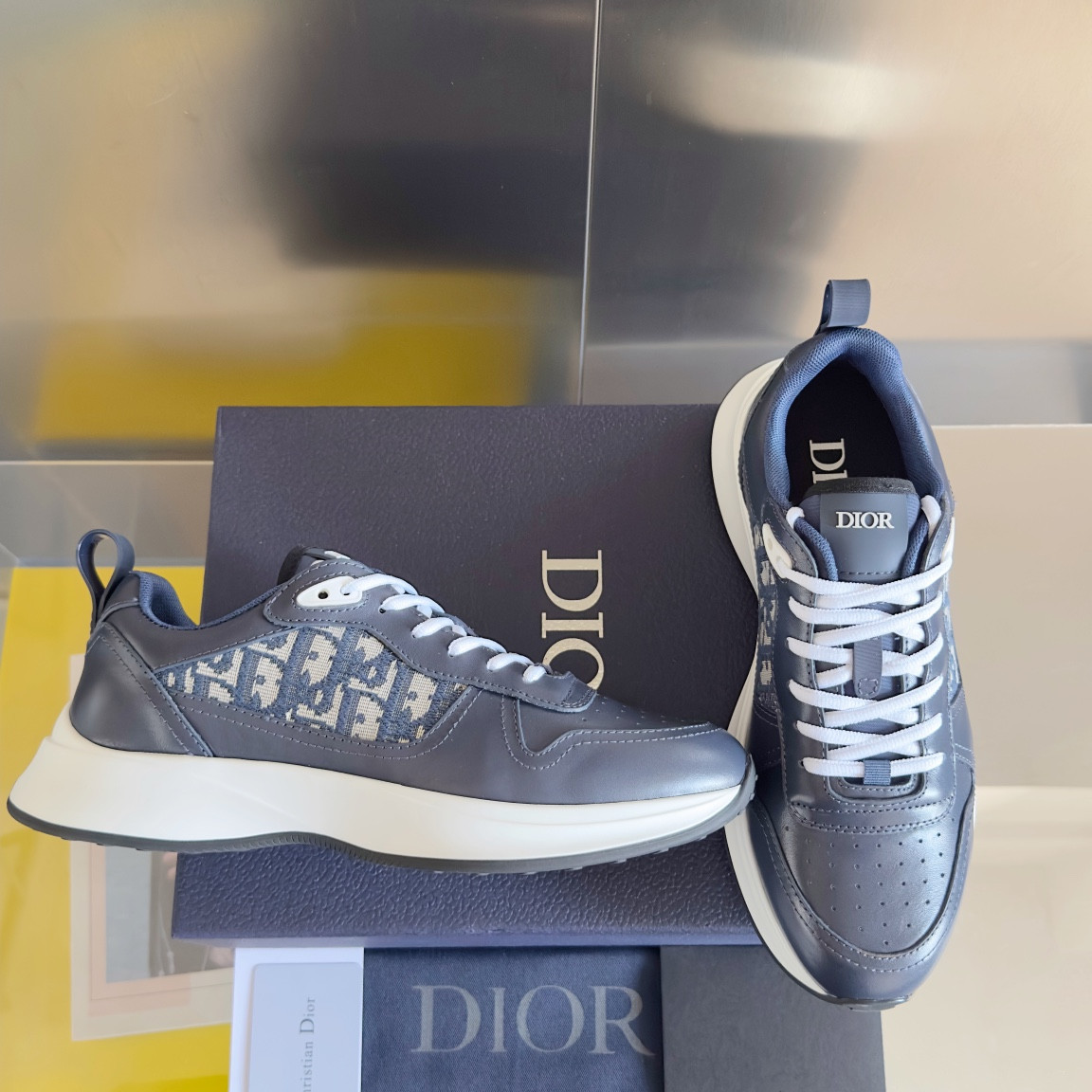 UA D10r B25 Runner Sneaker