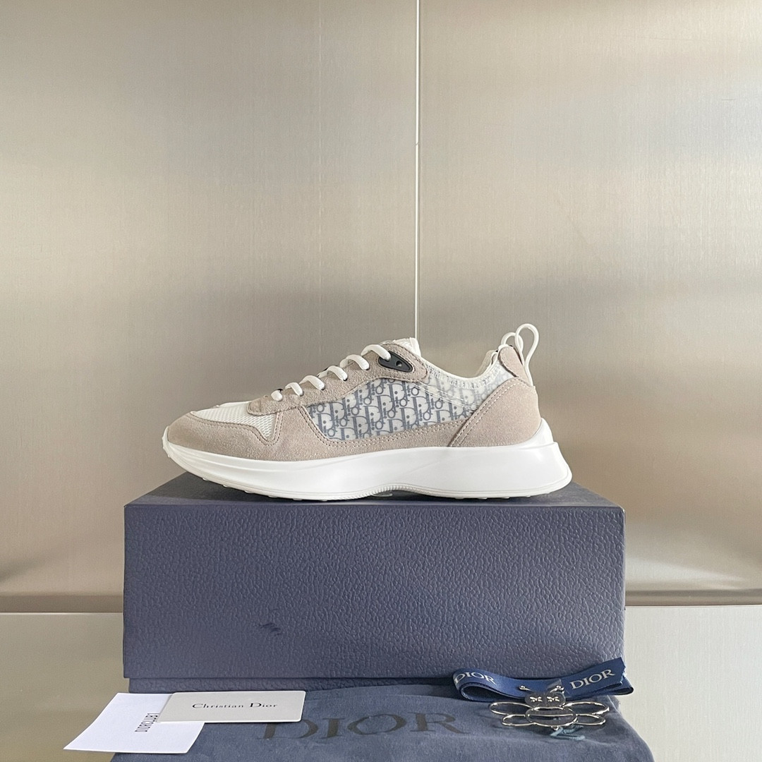 UA D10r B25 Runner Sneaker