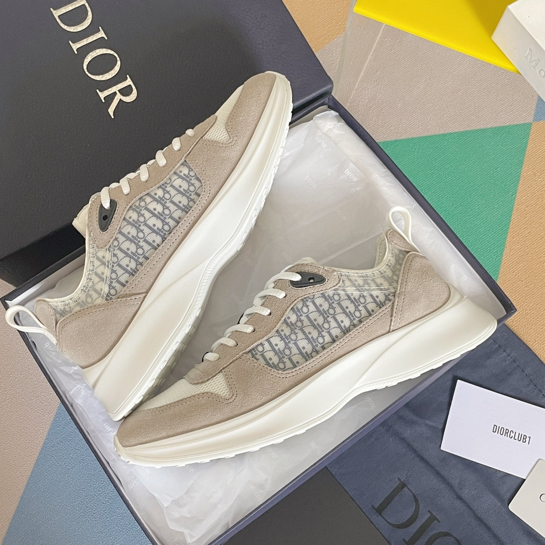 UA D10r B25 Runner Sneaker