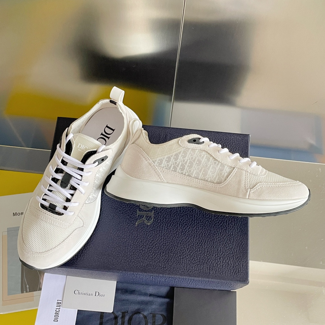 UA D10r B25 Runner Sneaker