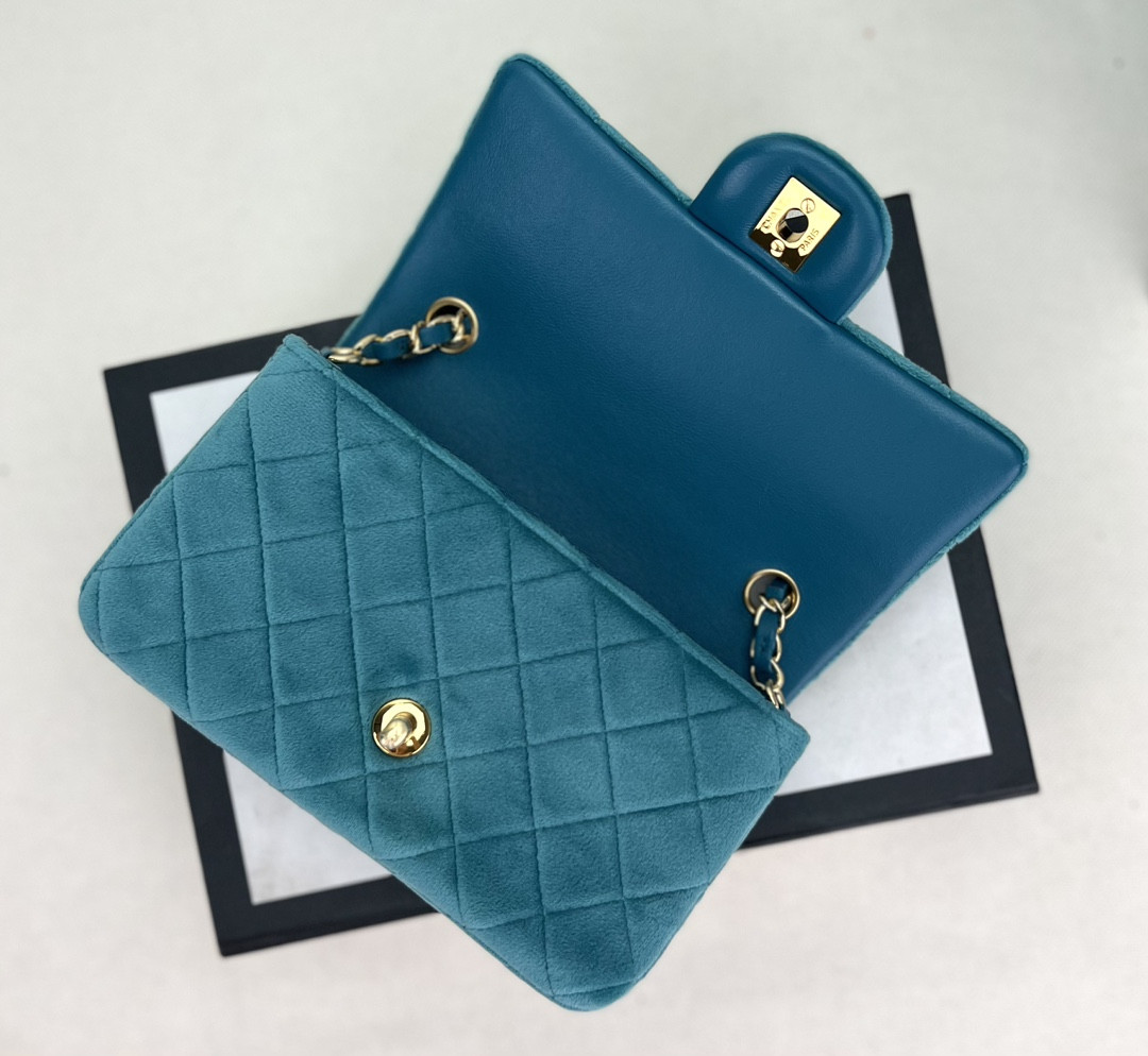 Ch**el Classic Flap Bag 20cm