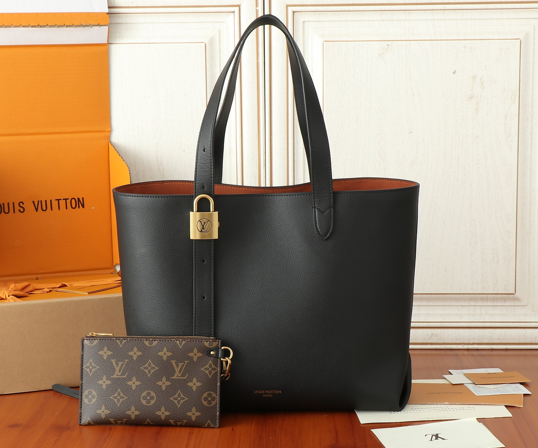 LV Low Key Cabas MM M25341 47x30x14cm