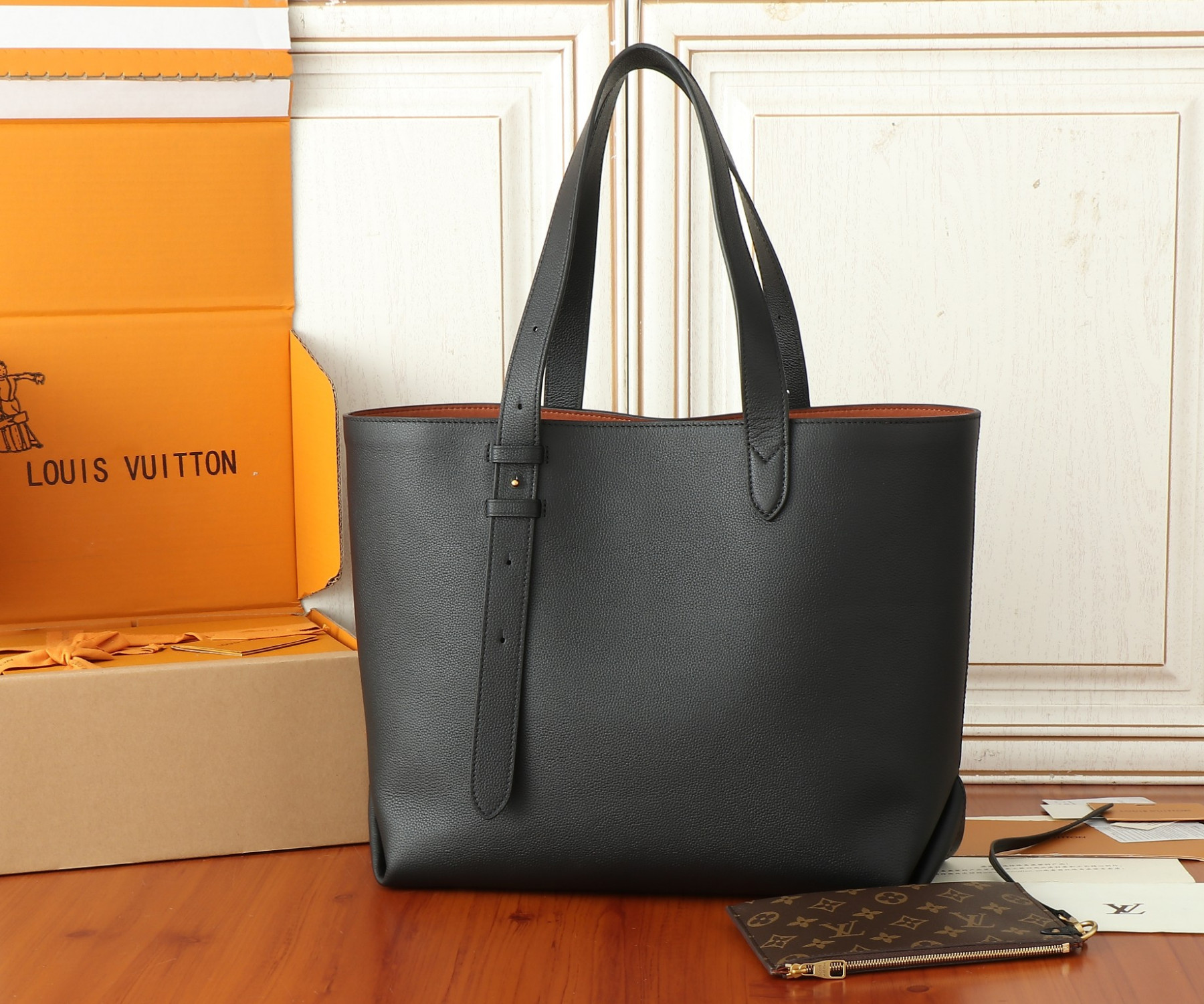 LV Low Key Cabas MM M25341 47x30x14cm