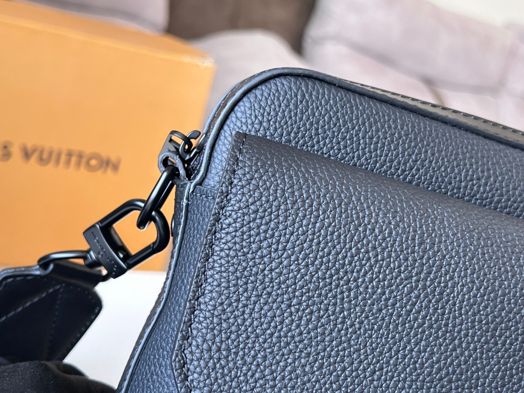 LV Fastline Messenger M22482 23.5×18×7CM