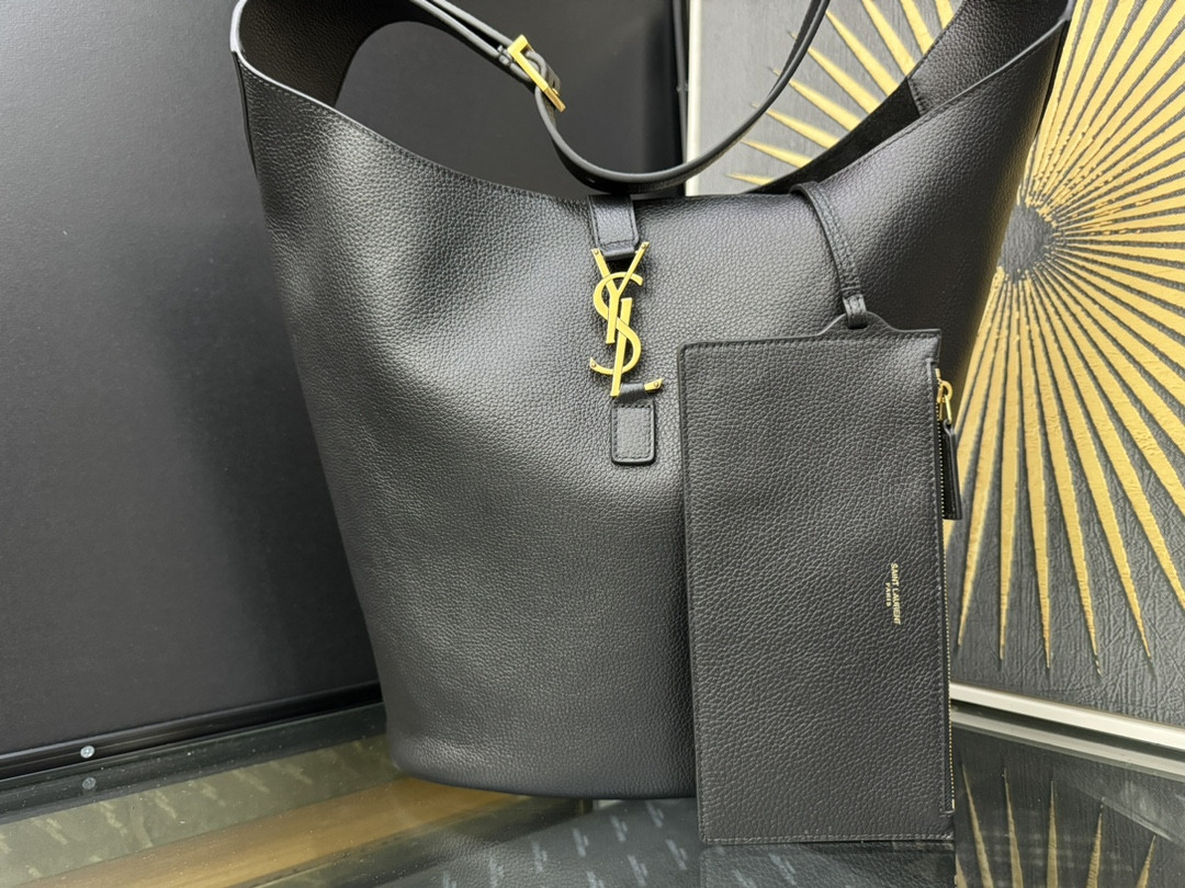 Y51 LE 5 À 7 hobo in grained leather 26x31.5x13.5cm
