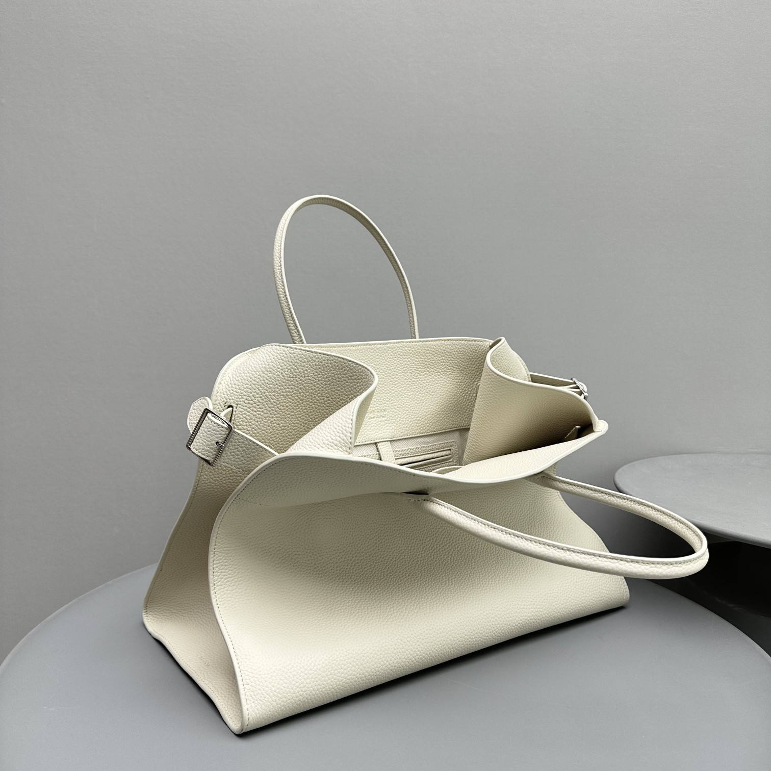 The R0w MARGAUX 17 43x24x30cm