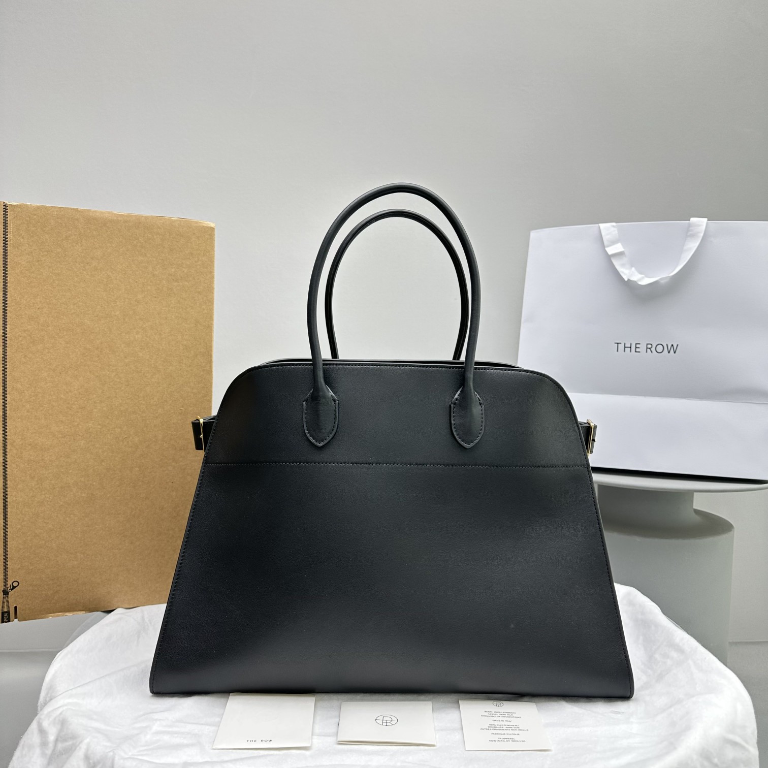 The R0w MARGAUX 17 43x24x30cm