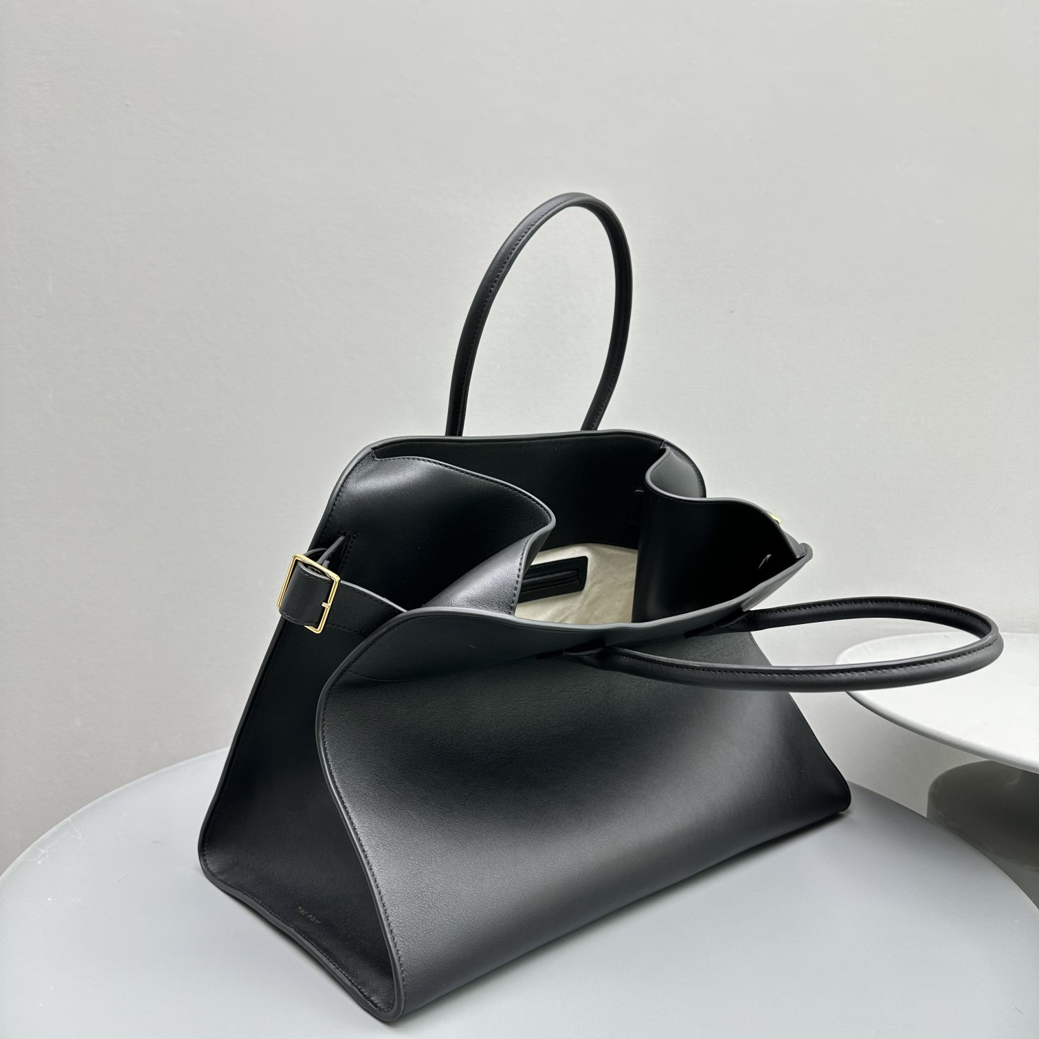 The R0w MARGAUX 17 43x24x30cm