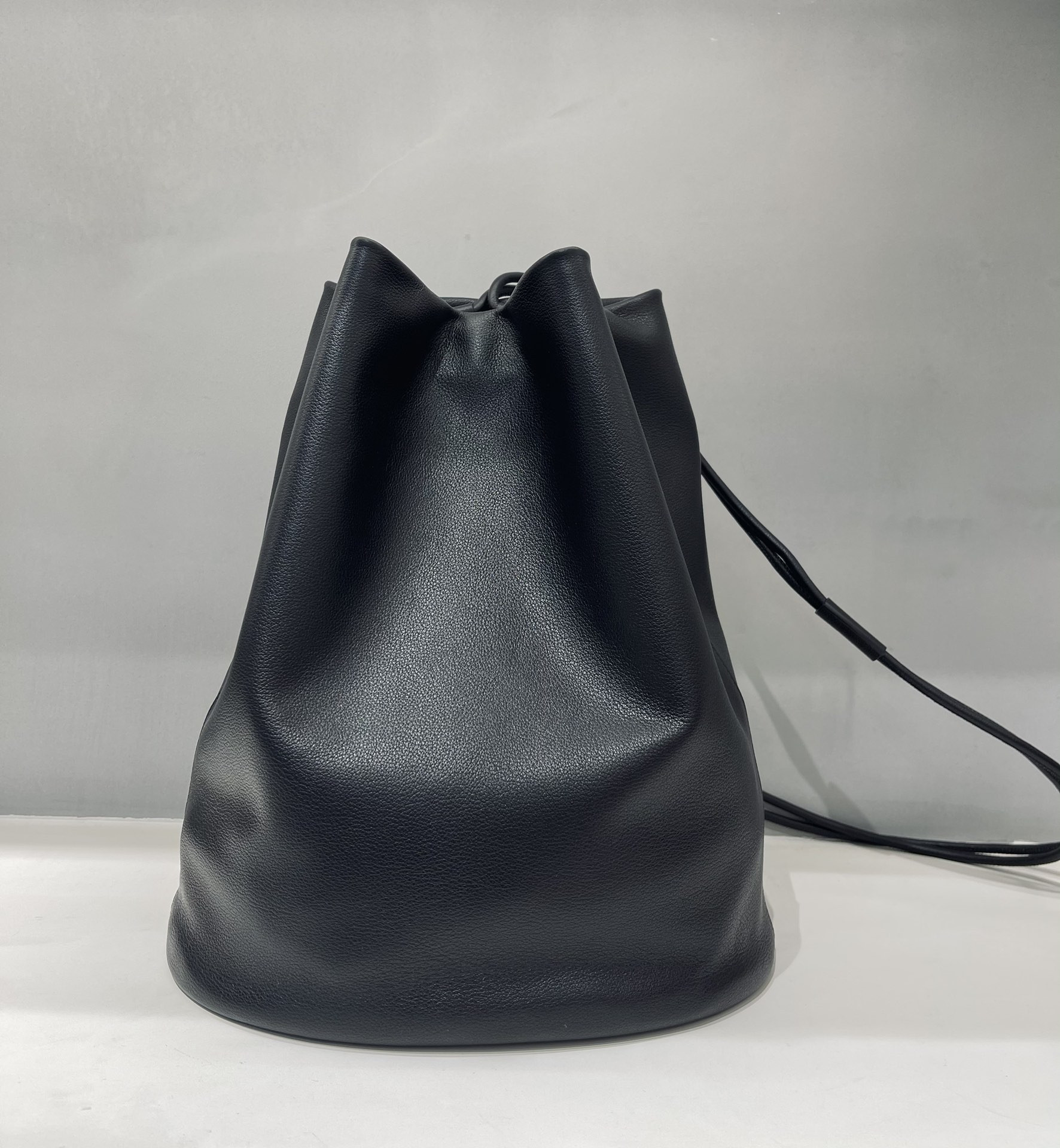 The R0w Park Tote Bag in Leather 25x31x16cm
