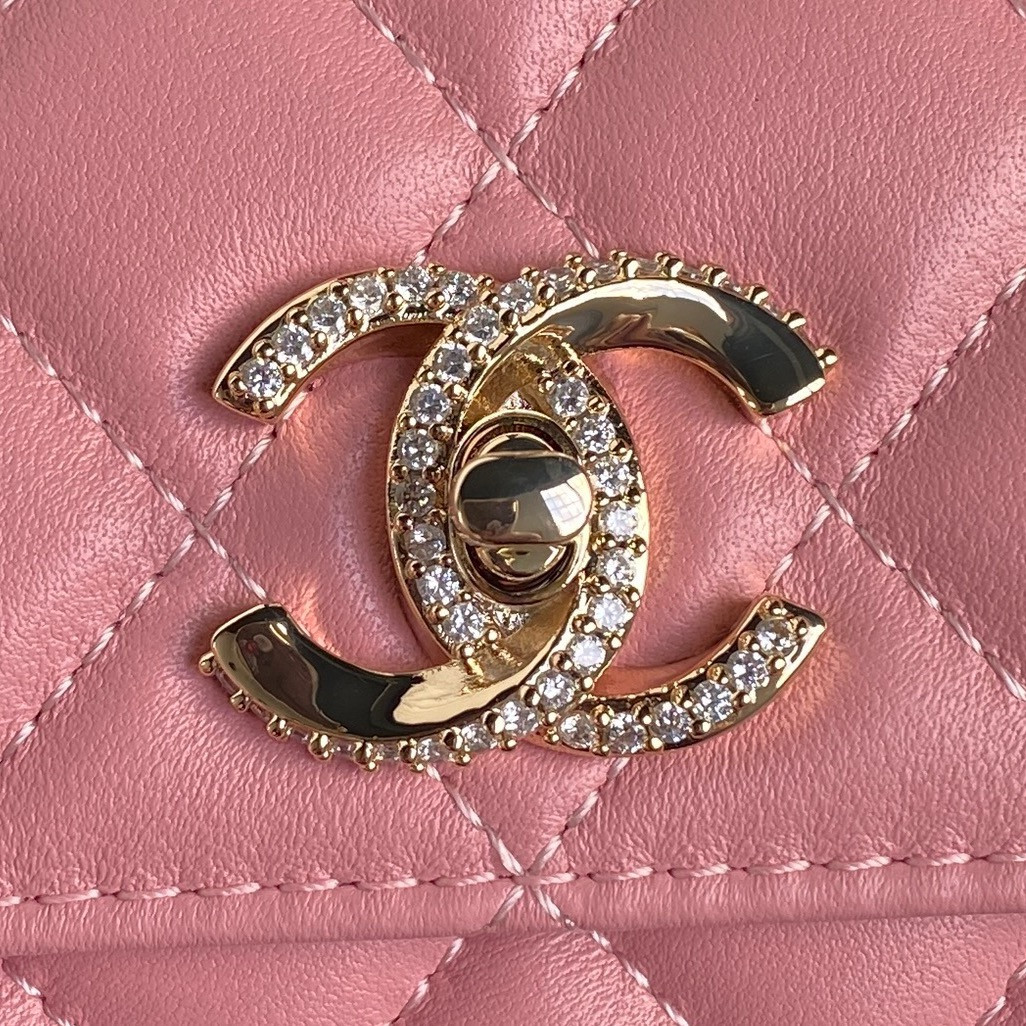 Ch**el Clutch With Chain   19cm