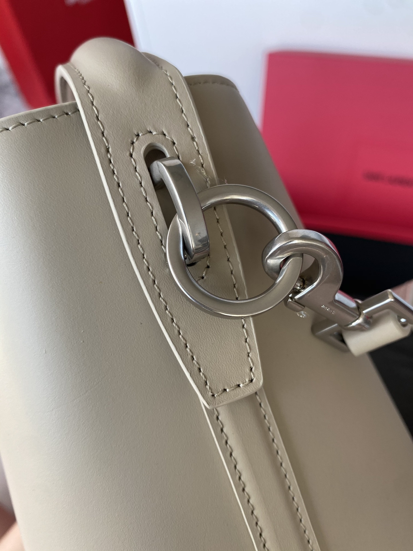 Y51 LE 37 Small (Shiny Leather) 17 x 20 x 13 CM
