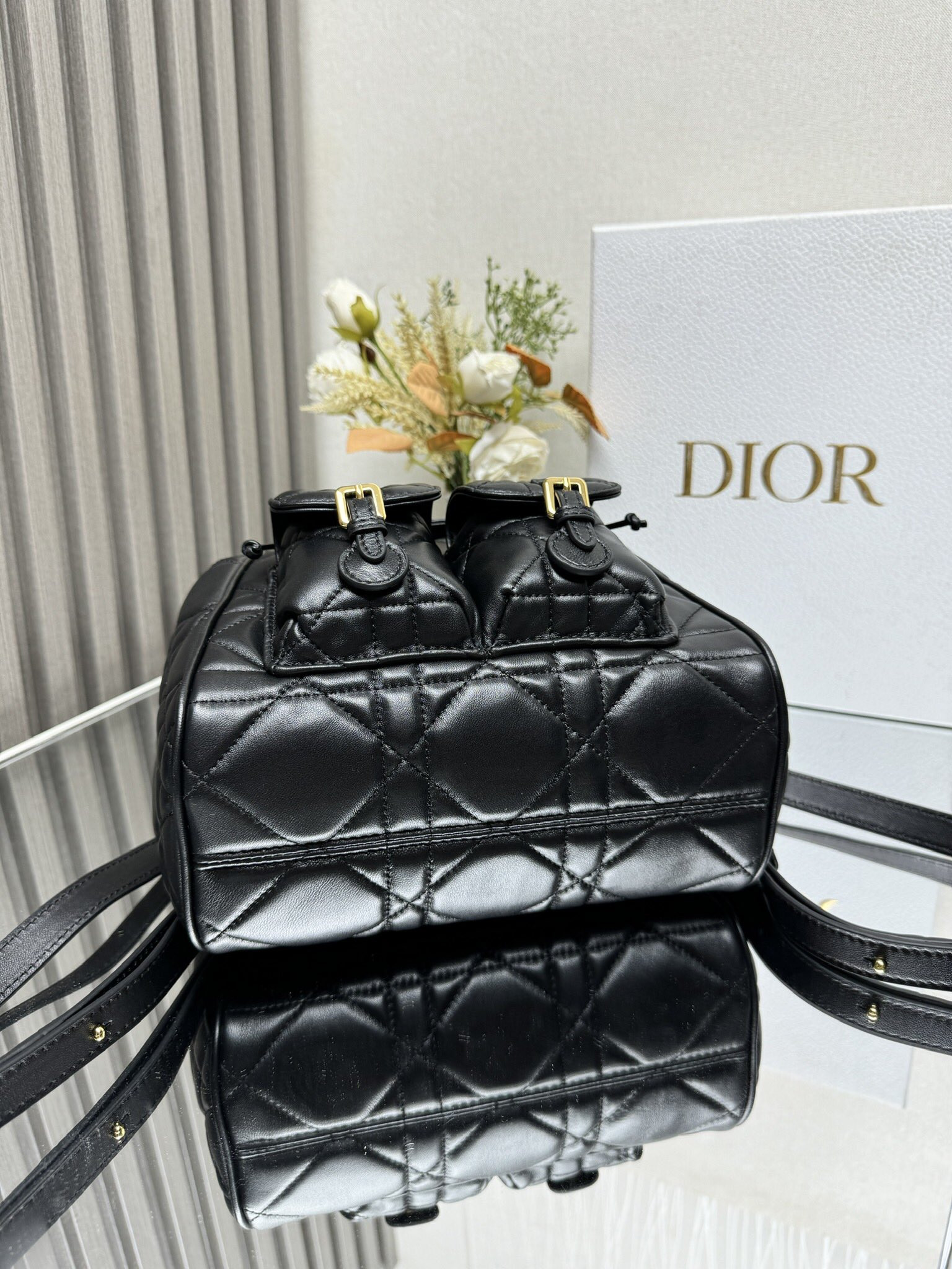 D10r Caro Backpack Medium 23 x 26.7 x 12.5 cm