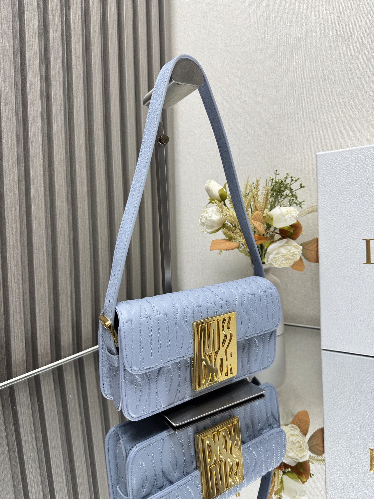 D10r Miss D10r flap bag 22 x 11 x 6 cm