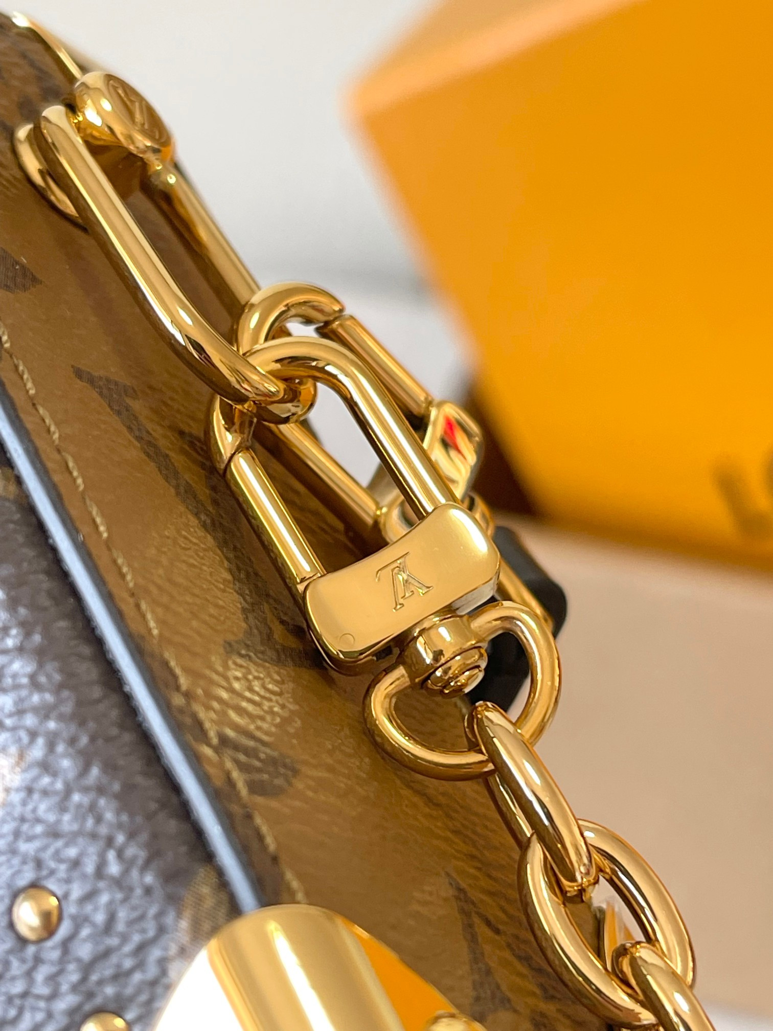 LV Slim Trunk M13147 12x4x23cm