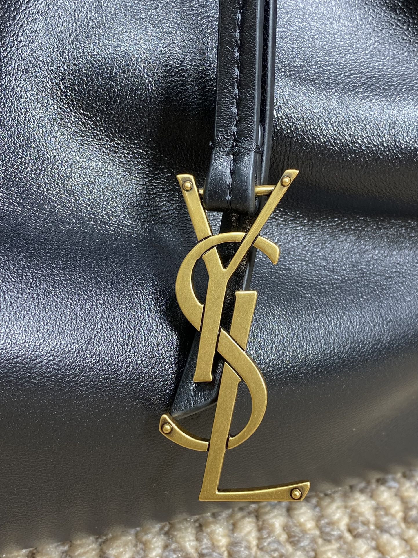Y51 PARIS VII pochon in lambskin 24X30X12cm