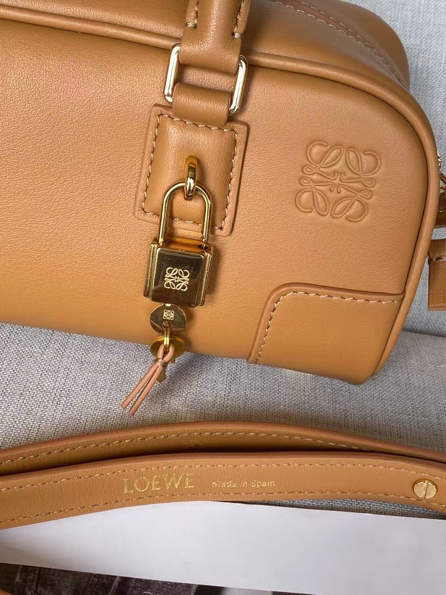 L0ew* Amazona 23 Cropped bag in nappa calfskin 23x11x10cm