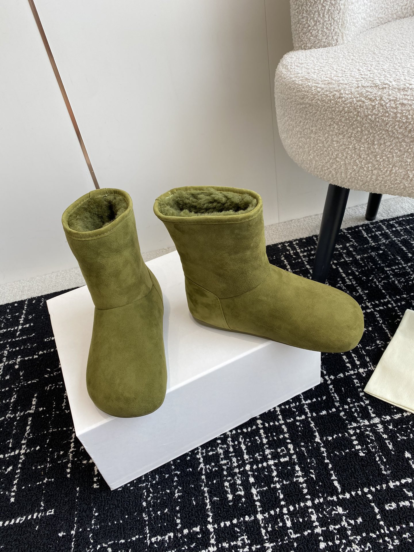UA L0ew* Boot