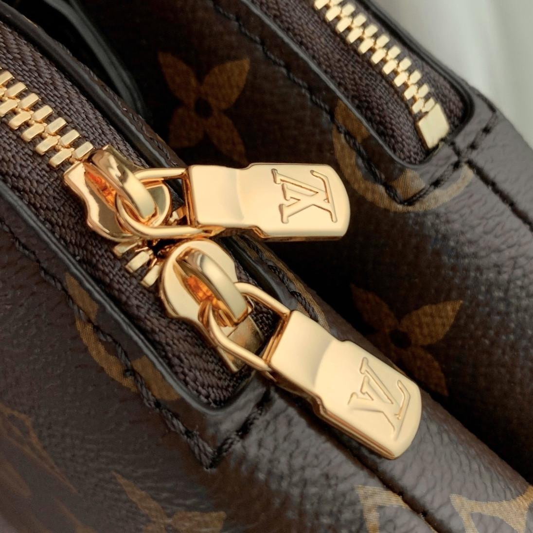 LV Be Alma M12996 23x15x7cm