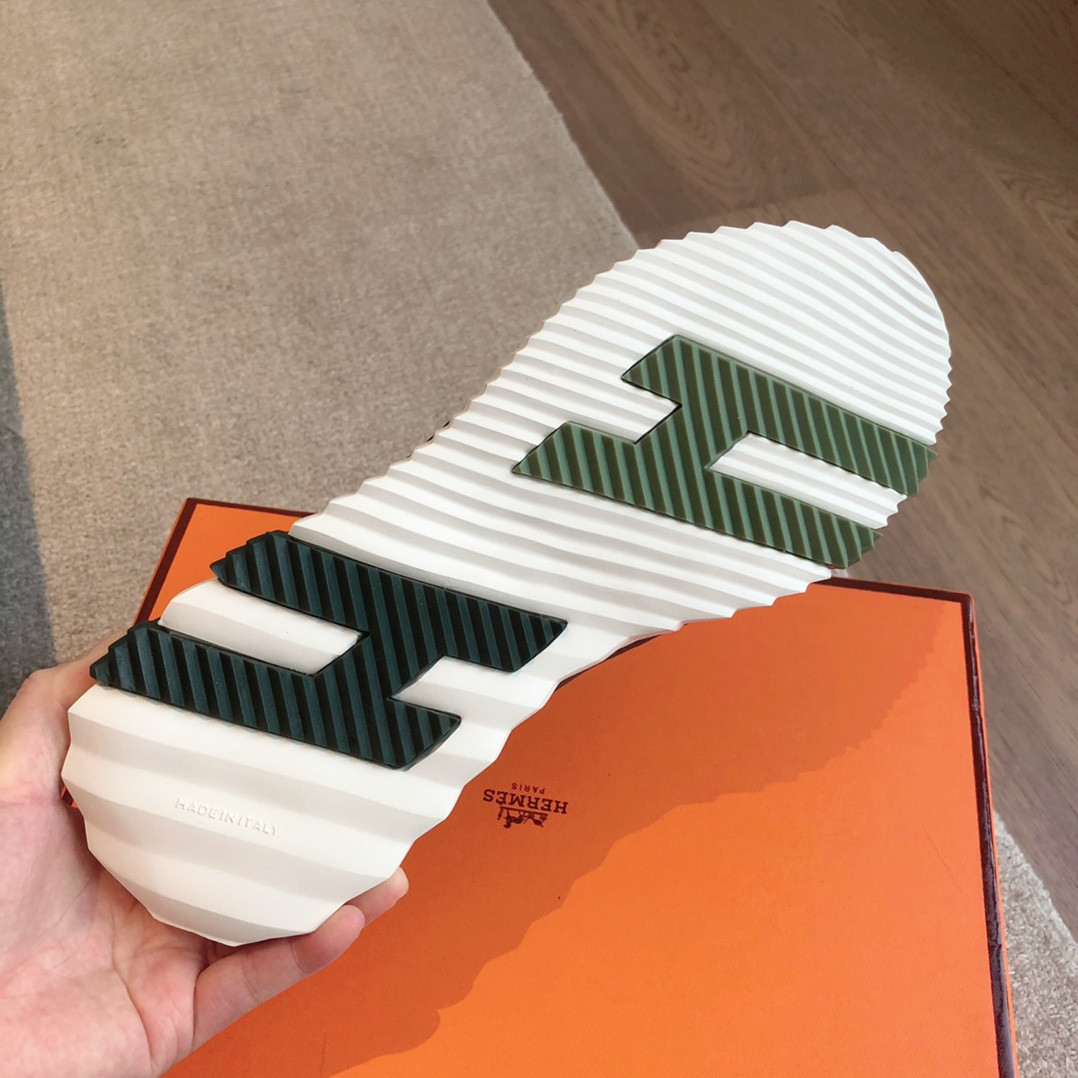 UA H**me5 Bouncing Sneaker