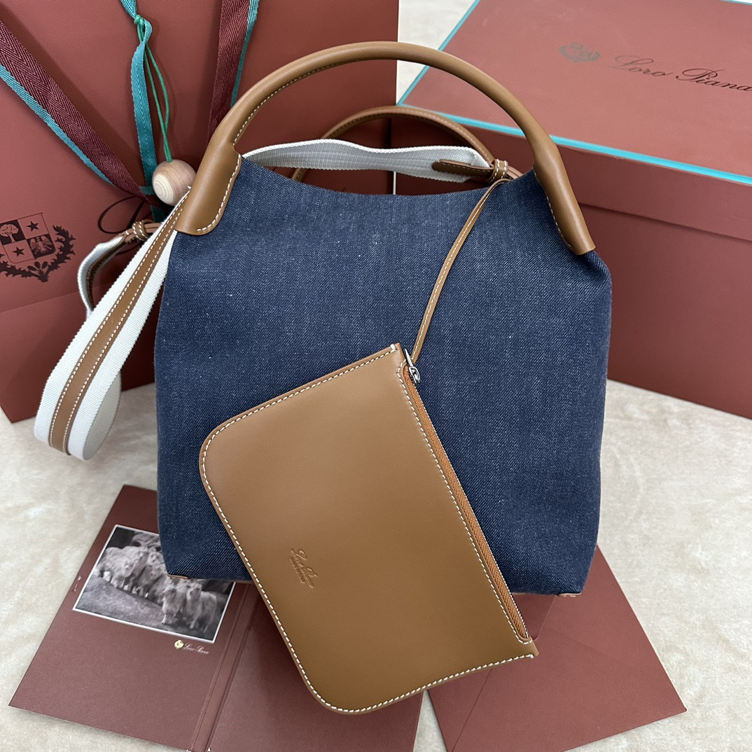 L0r0 P1ana Large Bale Cotton bag 24x20x27cm