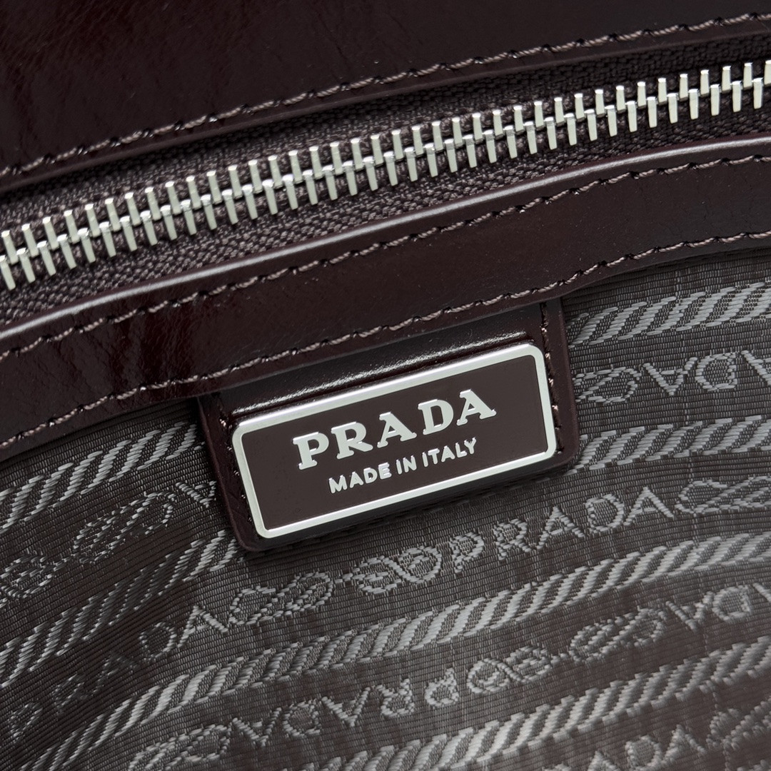 Pra*a Leather shoulder bag 30x20x11cm