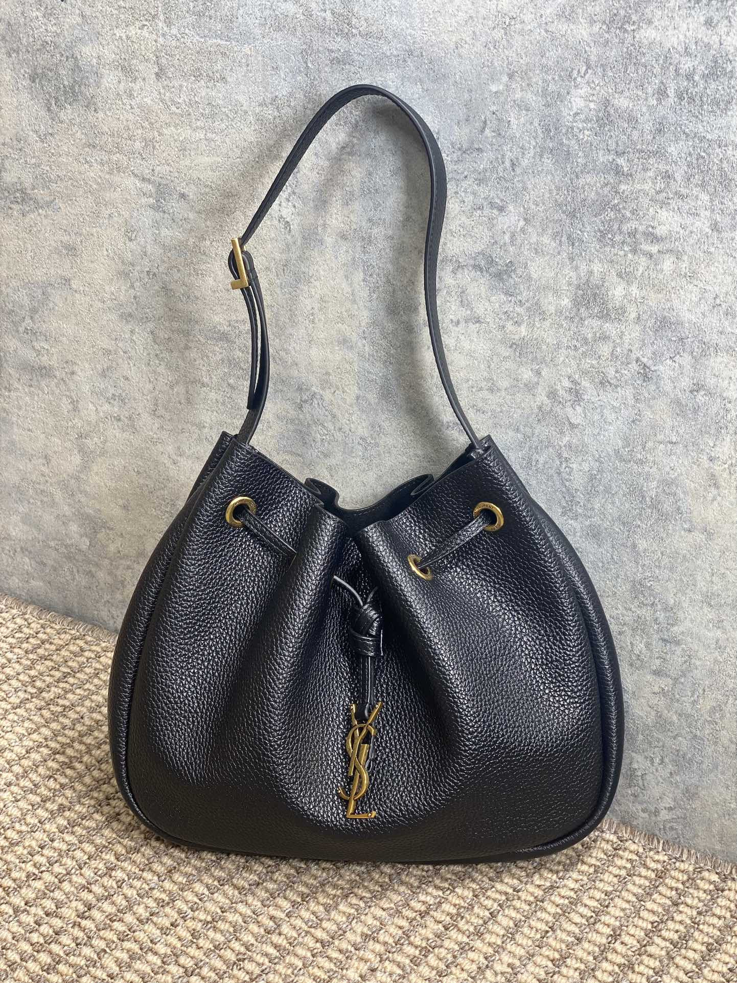 Y51 PARIS VII small hobo in grained leather 30X25X3cm
