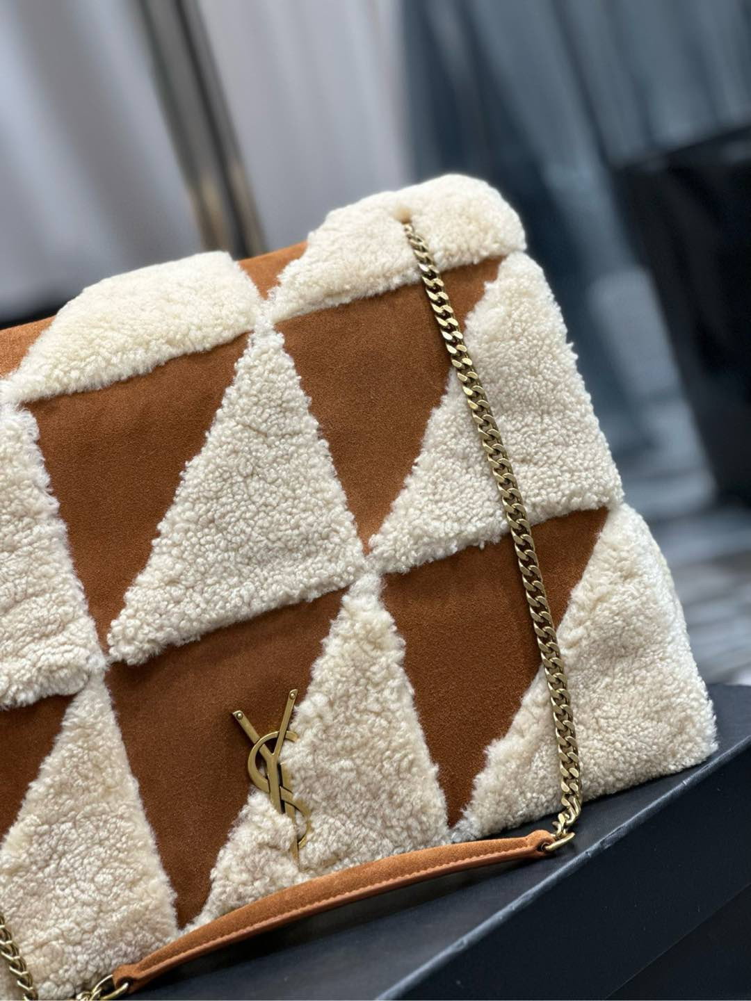 Y51 Jamie Large in Suede and Shearling 38×26×12cm