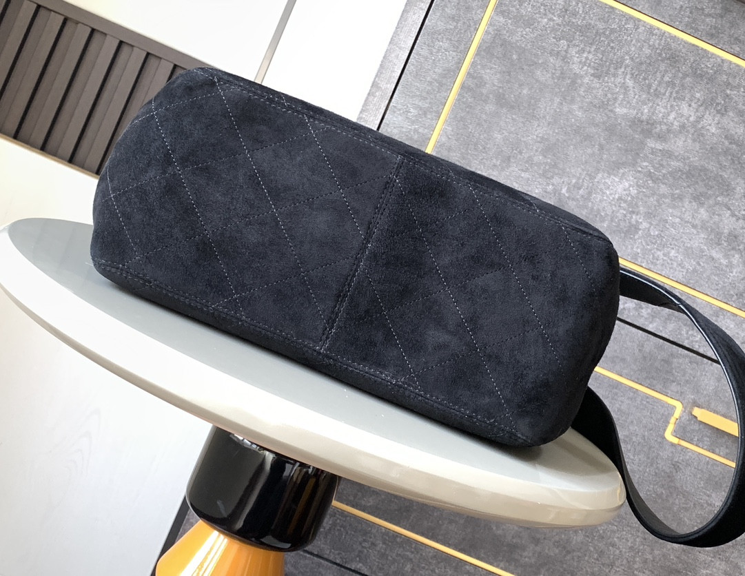 Ch**el Vintage bag 28x12.5x24cm