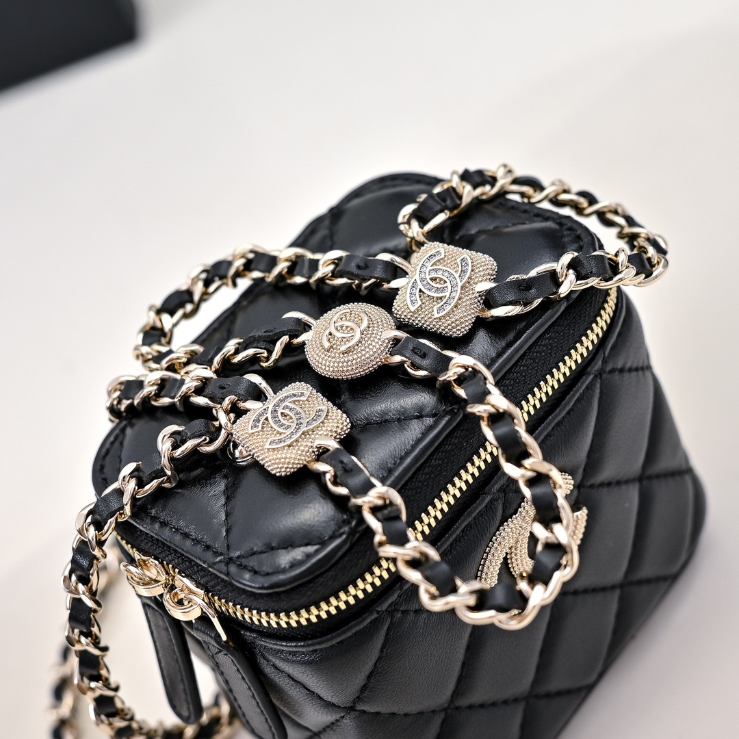 Ch**el SMALL VANITY WITH CHAIN 11x8.5x7cm