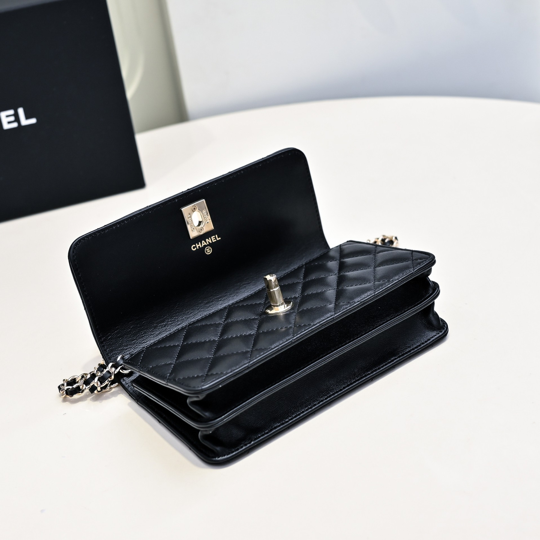 Ch**el Clutch with Chain 11x18.5x6cm