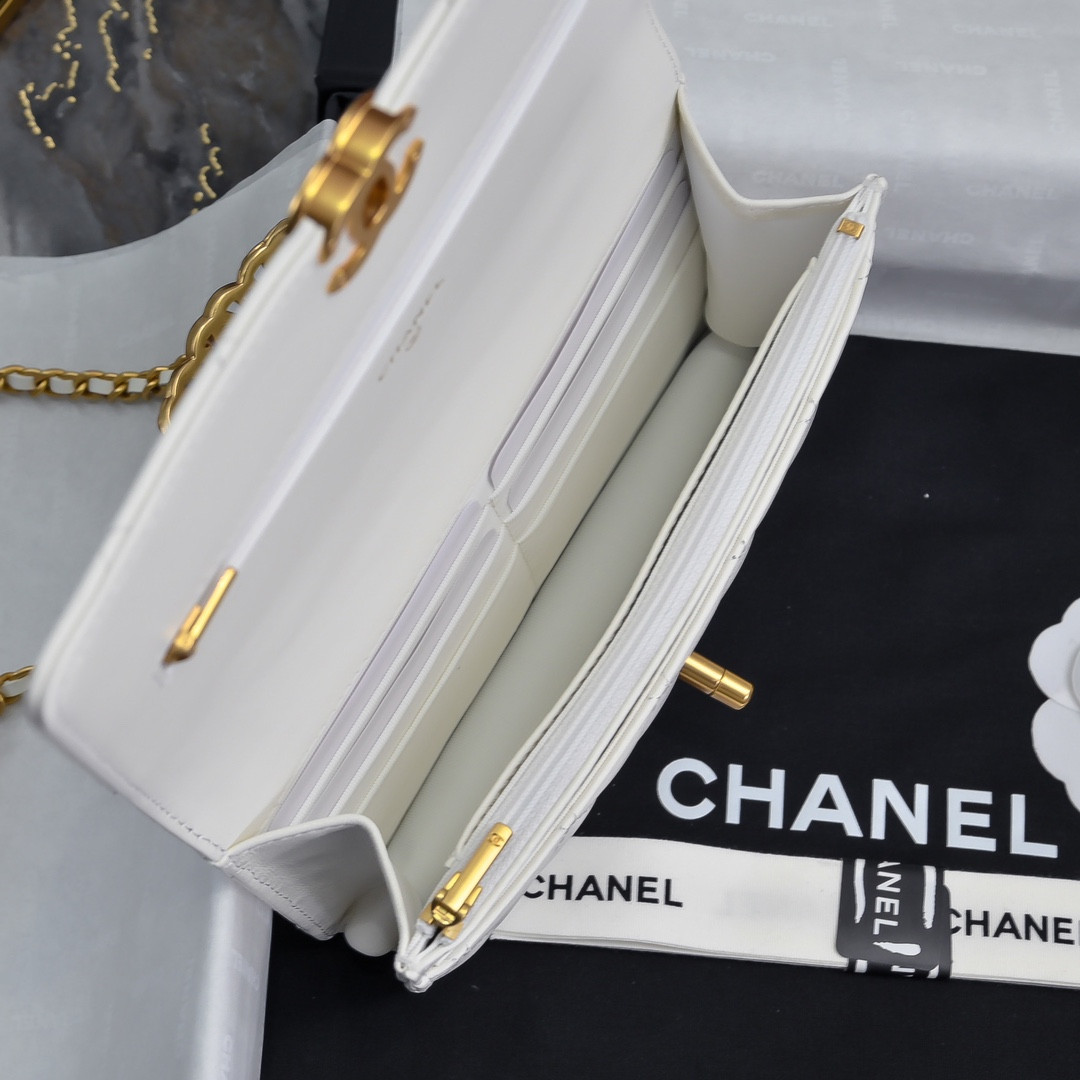 Ch**el Clutch With Chain 19cm