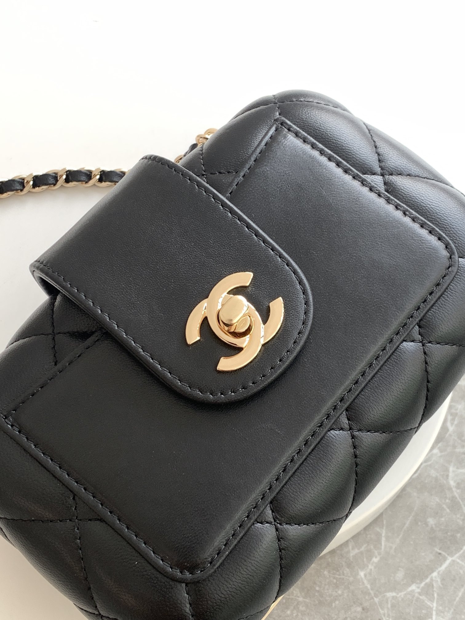 Ch**el Clip Bag 13x18x5cm