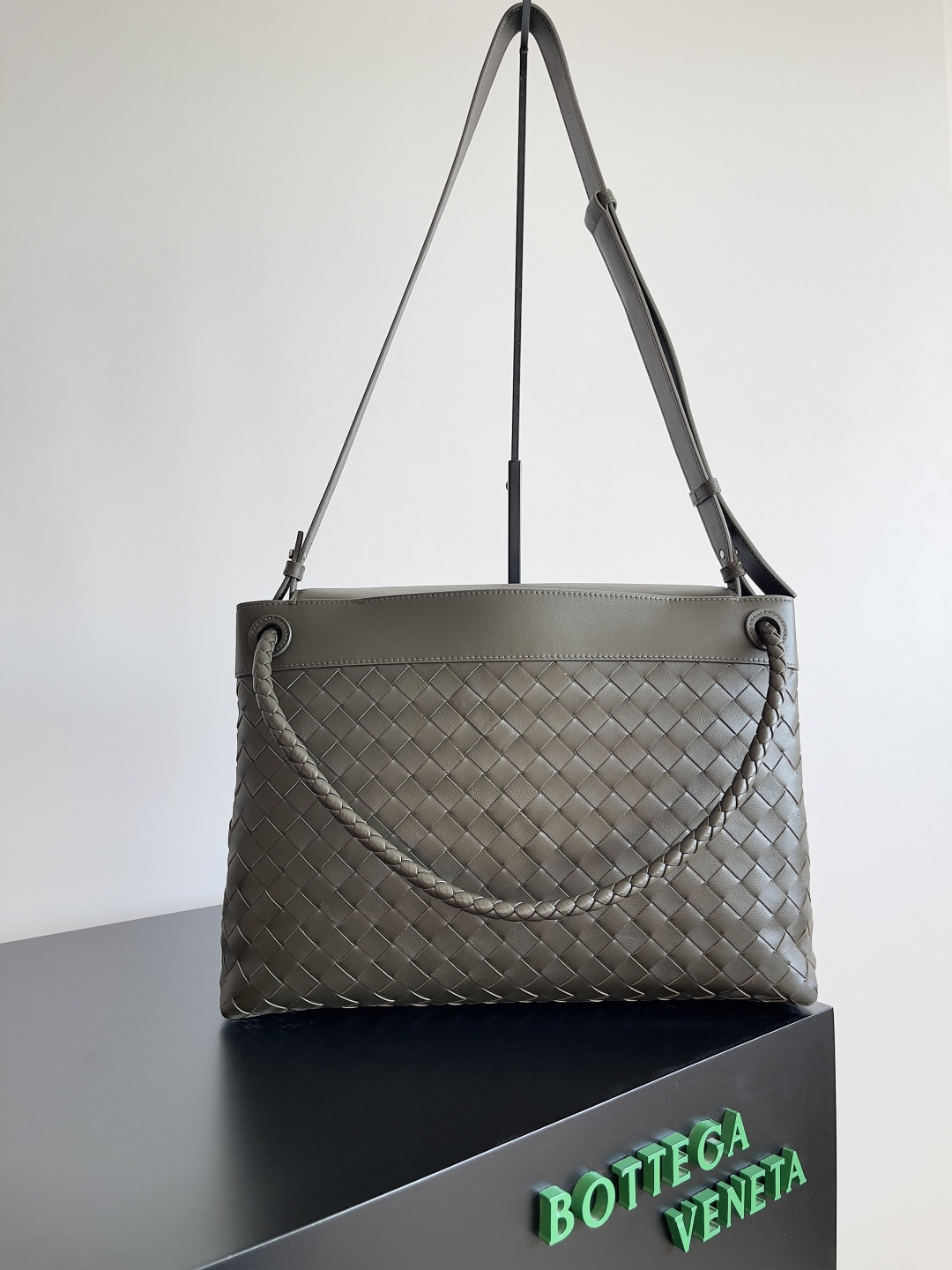 B0tt*ga Ven*ta Medium Andiamo Messenger 37x26x13cm