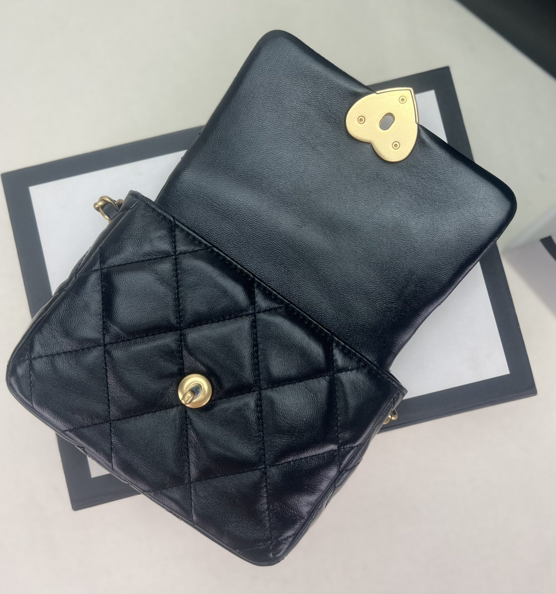 Ch**el FLAP HANDBAG CF 18x13.5x5.5cm
