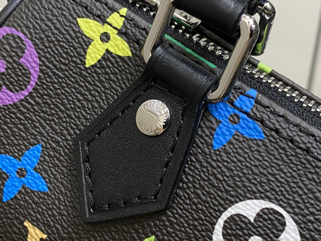 LV NANO SPEEDY M13391 Black 16x11x9cm