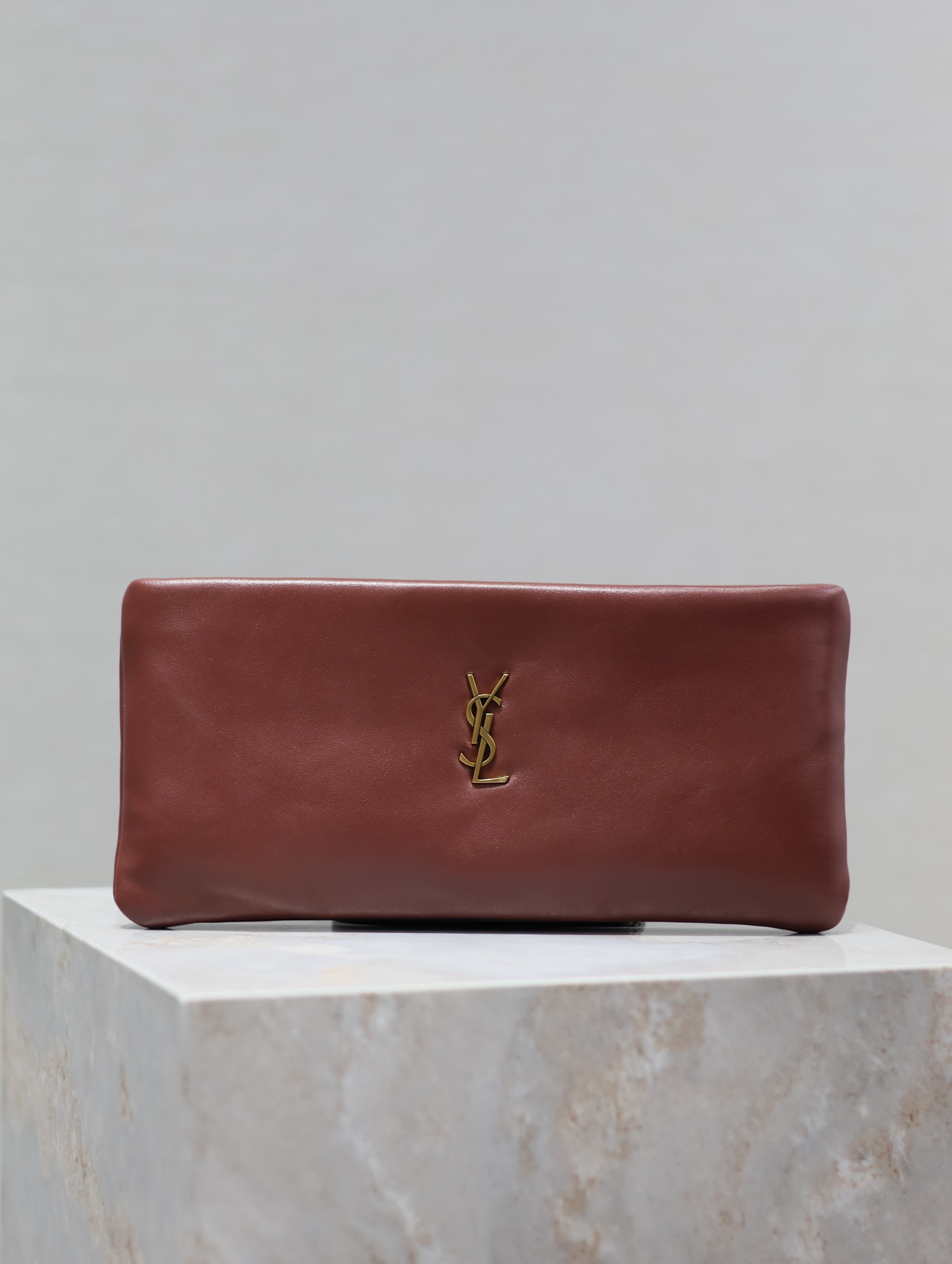 Y51 calypso long pouch in lambskin 30 x 15 x 3.5 cm